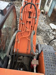 Excavatrice sur chenilles Hitachi ZX210LC d'occasion de haute qualité, de taille moyenne, 20 tonnes, faible nombre d'heures de travail, sans révision majeure, vente chaude - Product Image 4