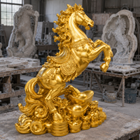 Sculpture de cheval doré en résine peinte à la main, art artistique personnalisé, statue Feng Shui pour la richesse, décoration d'hôtel, de bureau et de villa