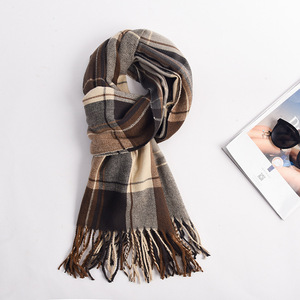Écharpe à carreaux en polyester pour l'automne et l'hiver, vente en gros châle chaud d'explosion transfrontalière haut <span class=keywords><strong>de</strong></span> gamme pour couples <span class=keywords><strong>de</strong></span> femmes - Product Image 2