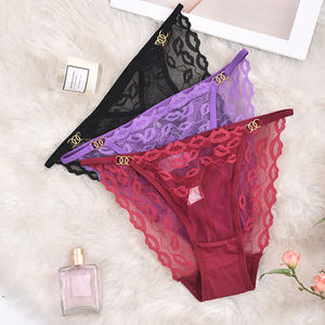 Lot de 3 Culottes Femme avec Anneau en Acier Décoratif, Sous-vêtements en Dentelle de Haute Qualité, Vente en Gros - Product Image 1