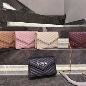 Pochette portefeuille matelassée noire, sac enveloppe Caviar, style Saint, avec logo personnalisé et boîte cadeau - Product Image 1