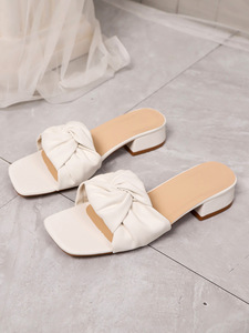 รองเท้าส้นหนาแบบสวมสำหรับผู้หญิง ดีไซน์หรูหรา เหมาะสำหรับใส่ออกนอกบ้าน รุ่นใหม่ล่าสุดสำหรับฤดูร้อน แฟชั่นหัวเหลี่ยม ส้นกลาง - Product Image 6