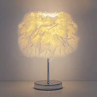 Lampe de table nordique en plumes blanches, lampe de chevet LED, base en métal, décoration moderne pour la maison, chambre à coucher, cadeau esthétique romantique