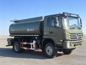 Camions personnalisables à quatre roues motrices, robustes et fiables, pour le transport de carburant, utilisés pour le ravitaillement des chantiers de construction - Product Image 2