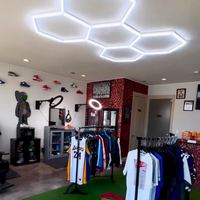 Lampes LED hexagonales en nid d'abeille SUEZ pour atelier, lavage de voitures, plafond et garage - Étanches IP54, lumière du jour 6000K, garantie 3 ans