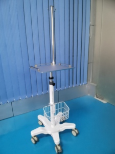 Chariot ECG avec support de perfusion pour l'hôpital. - Product Image 2