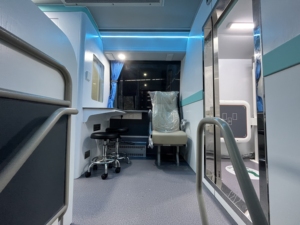 รถเคลื่อนที่ตรวจสุขภาพเคลื่อนที่แบบดีเซล EURO 5 ใหม่จากโรงงานจีน พร้อมชุด DR ตรวจร่างกาย รถพยาบาล เกียร์ธรรมดา ขนาด 8-15 เมตร - Product Image 6