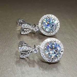 Vente en gros de boucles d'oreilles tendance pour femmes en laiton, diamant, argent, aiguille, géométrique, cœur, rose, étincelant, délicat, zircon cubique, plaqué or, pour les fêtes - Product Image 3