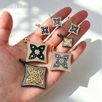 NM62134 Bijoux Tendance 2026 Collier Trèfle Porte-Bonheur Style Coréen Pierres Précieuses Zircon Cubique Breloques Fleur Carrée Pendentifs Raffinés