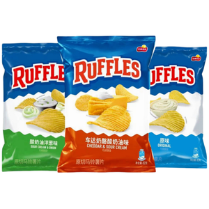 Nouveauté en collations asiatiques : <span class=keywords><strong>chips</strong></span> de pommes de terre <span class=keywords><strong>Ruffles</strong></span> au cheddar et à la crème sure, <span class=keywords><strong>chips</strong></span> de légumes, 82g - Product Image 1