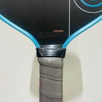 Raquette de pickleball en fibre de carbone de qualité professionnelle haute performance, noyau en nid d'abeille de 16 mm, légère et hautement élastique