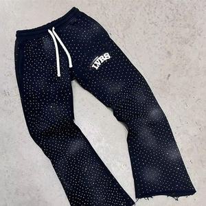 Pantalon de survêtement évasé décontracté de haute qualité effet délavé, avec logo personnalisé, en coton éponge respirant et écologique pour homme - Product Image 3