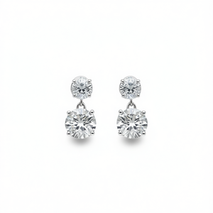 Orecchini Pendenti E3055 in Oro Bianco con Diamanti Taglio Brillante Rotondo, Montatura a Griffe, Gioielli Classici da Sposa per Donna - Product Image 1