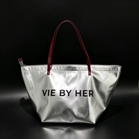 Sac fourre-tout en PU argenté grande capacité pour femmes, sac de voyage et de plage portable et imperméable, sac d'épicerie personnalisable avec fermeture éclair
