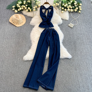 Conjunto de 2 piezas de mezclilla para mujer: Top sexy con cuello en V y cintura retorcida, y pantalones de mezclilla de cintura alta acampanados de pierna ancha. Moda. - Product Image 1