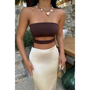 Body marron basique avec détail fenêtre, coupe ajustée décontractée, longueur au-dessus du genou, saison automne-été, manches courtes, décoration boutonnée - Product Image 4