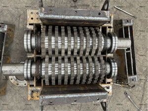 Broyeur automatique à double arbre 1000kg pour bouteilles en plastique et composant moteur à noyau en alliage pour un recyclage efficace - Product Image 5