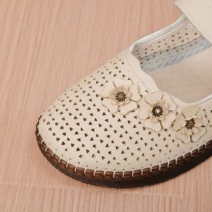 Sandalias Transpirables con Diseño Calado para Mamá, Planas, con Cierre de Velcro, Suela Suave, Cómodas, Antideslizantes, Resistentes al Desgaste, para Personas Mayores - Product Image 2
