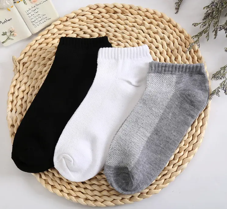 WYY13-Summer Breathable Eur 38-43 Cheap Price Solid White Black Grey Thin Mesh Men der Boat Socks Invisible Ankle Socks Men