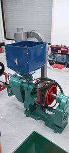 Machine à décortiquer le riz combinée N150 pour le traitement des céréales à petite échelle 1500-1600 kg/h, moteur diesel - Product Image 3