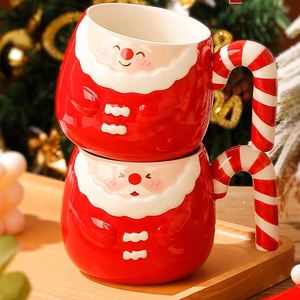 Mug en céramique 3D Père Noël peint à la main avec couvercle et cuillère en forme de canne à sucre, tasse à café de Noël mignonne faite à la main pour cadeau de fêtes - Product Image 3