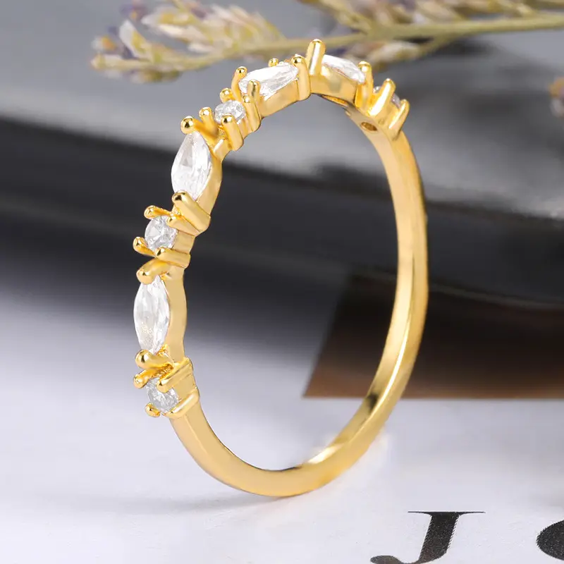 Cincin Trendi Baru dengan Zirkon Kubik Batu Tetesan Air Mata Cincin Batu Pir Berlapis Emas Cincin Berlian Pernikahan untuk Wanita