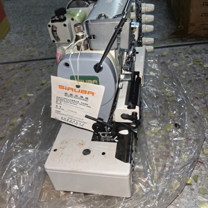 Machine à coudre industrielle motorisée polyvalente, trois aiguilles, cinq fils, configuration interlock, plateforme plate, 6000 points/min, 10 mm - Product Image 2