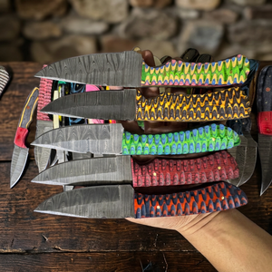 Cuchillo de Hoja Fija con Punta de Gota, Acero de Damasco, Mango Rosa, para Caza y Uso en Exteriores - Product Image 1