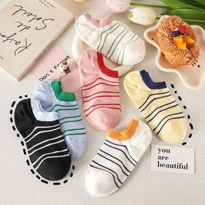 Chaussettes basses décontractées pour femmes, été, fines, en polyester/coton, rayées, antibactériennes, nouveau style, design invisible, antidérapantes - Product Image 1