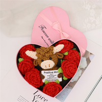 Ensemble cadeau boîte cœur rose et vache des Highlands au crochet, fabriqué en Chine