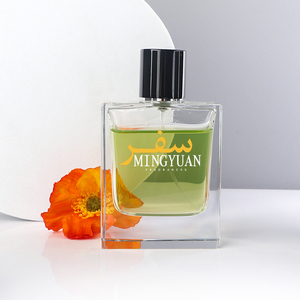 Flacon <span class=keywords><strong>de</strong></span> <span class=keywords><strong>parfum</strong></span> classique en verre transparent carré plat <span class=keywords><strong>de</strong></span> 100 ml avec bouchon noir brillant, pour les marques <span class=keywords><strong>de</strong></span> parfums <span class=keywords><strong>de</strong></span> luxe - Product Image 3