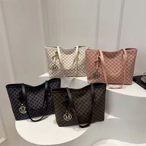 Bolsos de Diseñador de Moda 2026, Bolso de Cuero PU Sólido, Bolso de Mano Moderno con Cadena, Bolso Pequeño con Solapa, Bolsos de Mano de Diseñador para Mujer - Product Image 1