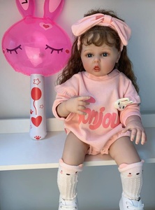Ucuz sevimli gerçekçi bez vücut prenses yürüyor bebekler vinil kauçuk uzun kahverengi kıvırcık saç ile bebek oyuncakları bebek - Product Image 2