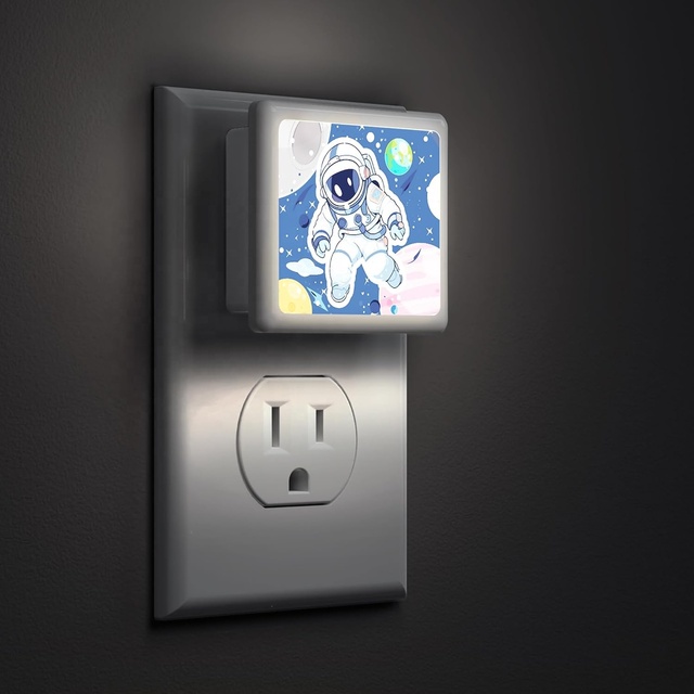 LOHAS Modern Cute Nachtlamp Astronauts Mini Square 5000K Dusk Dawn Sensor Plug-in LED Night Light for Bedroom Bathroom