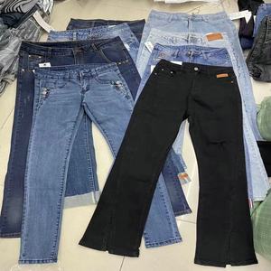 جينز جينز نسائي من الدنيم بأنماط مختلفة مناسب للاسترخاء بأرجل مستقيمة من طراز FYK107 موديل الدولار - Product Image 1