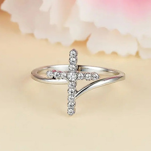 Anello Circolare per Donne, Gioiello da Dito Minimalista e Unico per Uso Quotidiano - Product Image 2