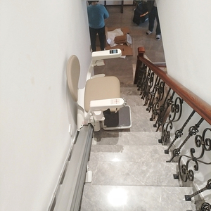 <span class=keywords><strong>Monte</strong></span>-<span class=keywords><strong>escalier</strong></span> électrique droit en acier robuste et moderne, pliable, homologué CE, aide à monter les escaliers, léger, facile à installer, <span class=keywords><strong>pour</strong></span> les <span class=keywords><strong>personnes</strong></span> âgées, à domicile - Product Image 4