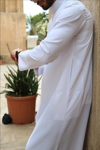 ثوب أنيق أبيض سعودي بياقة بيضاء رجالي بأكمام طويلة عرقية شالوار كاميز بوليستر مقاوم للساكنة تنفس XS - Product Image 2