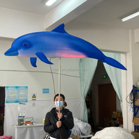 Modèle de poisson gonflable géant suspendu ou ambulant, décoration de dauphin gonflable accrocheuse pour les défilés et les événements