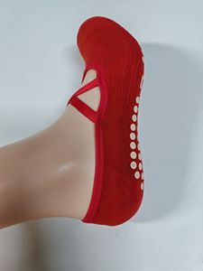 Chaussettes de ballet pour femmes JZVINA, antidérapantes, à points en silicone, à bretelles croisées, en tricot doux et respirant, pour le yoga, la danse et l'entraînement quotidien - Product Image 4