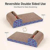 Grattoir pour chat en carton ondulé en gros avec boule à rouler et clochette, forme en P, coussin à gratter pour chat, emballage personnalisé