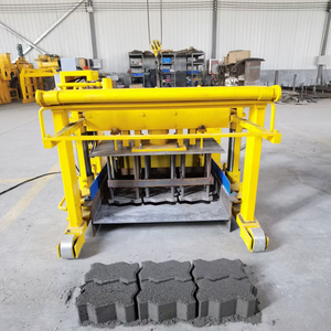 Machine mobile de fabrication de blocs creux en béton QT40-3A - Product Image 1