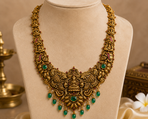 Collar Largo de Oro de 24K, 64.65 Gramos, Hecho a Mano, con Rubí y Esmeralda, Diseño Tradicional en Forma de U, Joyería Nupcial para Mujer - Product Image 4