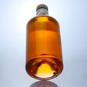 Botella de Licor de Vidrio Flint de Alta Calidad de 700ml/750ml, Botella Cilíndrica Transparente para Whisky, Vodka, Brandy con Tapón de Corcho - Product Image 4