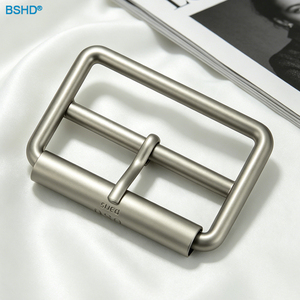 <span class=keywords><strong>Boucle</strong></span> à rouleau rotative en alliage de zinc nickelé avec logo en relief pour sangles de porte-documents, quincaillerie de sacs à dos, fournitures pour articles en cuir - Product Image 1
