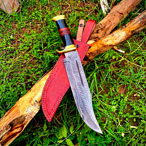 Cuchillo de Caza de Acero de Damasco Hecho a Mano con Hoja de Punta Caída y Funda de Cuero Rojo, Herramienta de Supervivencia para Exteriores - Product Image 1