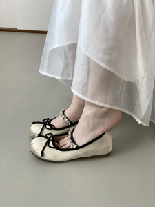 Chaussures à talons chaton confortables et élégantes en satin léger et cuir orné de strass, à bout pointu et talon bas, pour homme et femme - Product Image 6