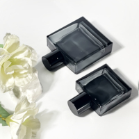 En vente Vaporisateurs en verre Atomiseur de parfum Bouteille d'huile essentielle Boîte d'emballage de cosmétiques Bouteille de parfum en verre 50ml 100ml