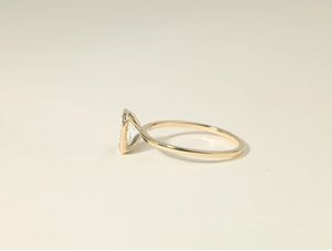 Bague de fiançailles solitaire en or éco-responsable avec diamant de laboratoire ou naturel de 1 carat E VS, sertie clos en or, pour mariée - Product Image 2