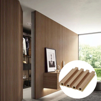 Lambris de Plafond / Revêtement Mural Cannelé en PVC et WPC Composite Aspect Bois pour Décoration Intérieure